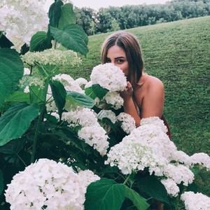 Meet your Posher, Elizabeth